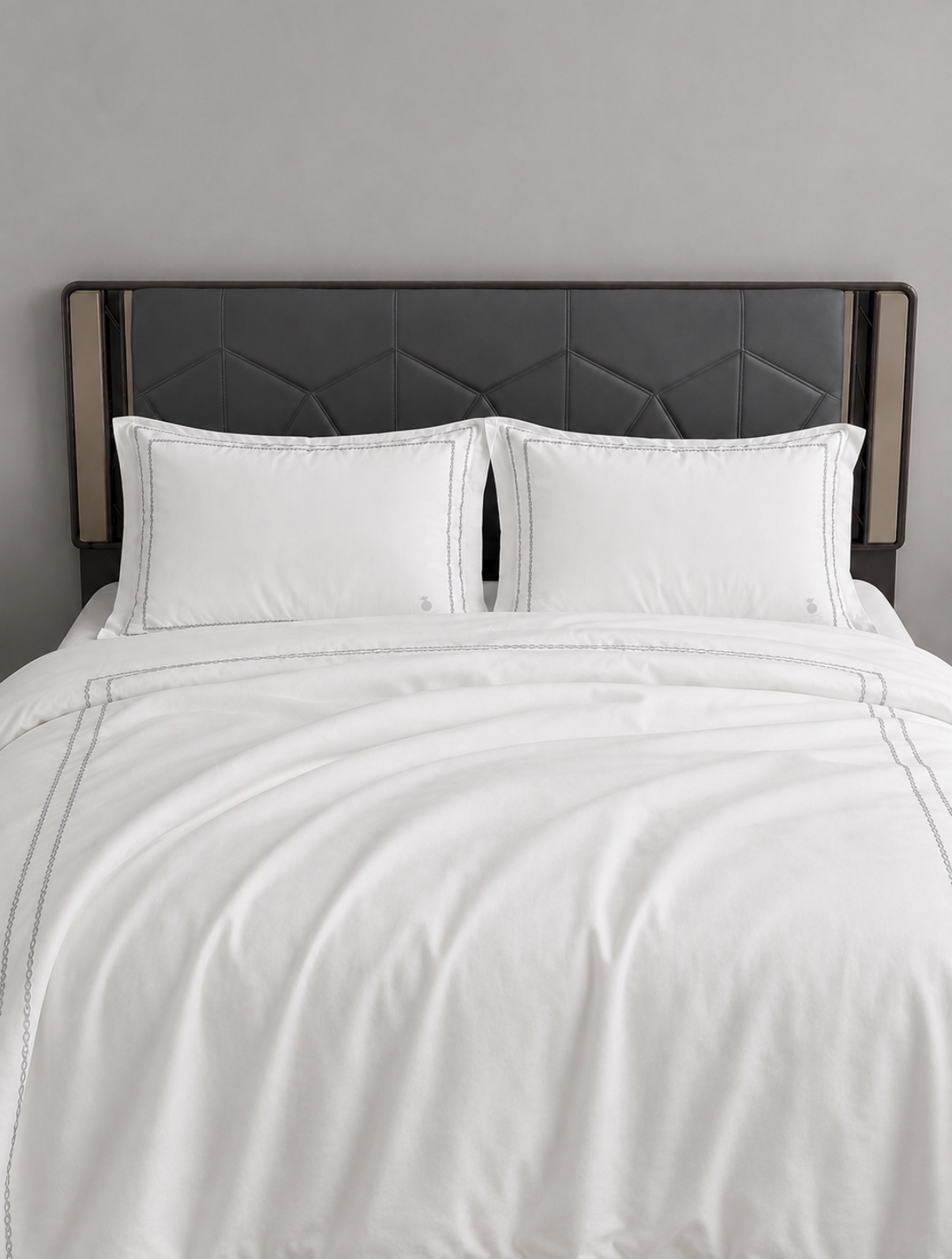 400TC white king bedsheet set arranged neatly in a flat lay