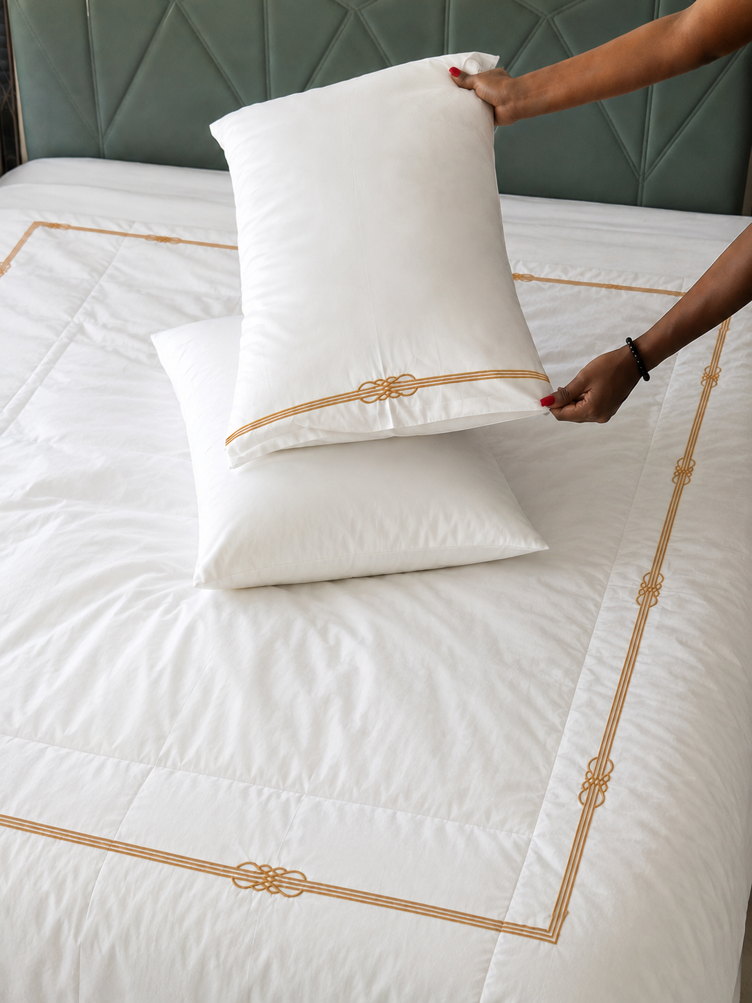 Close-up detail of the white 600TC king flat sheet fabric