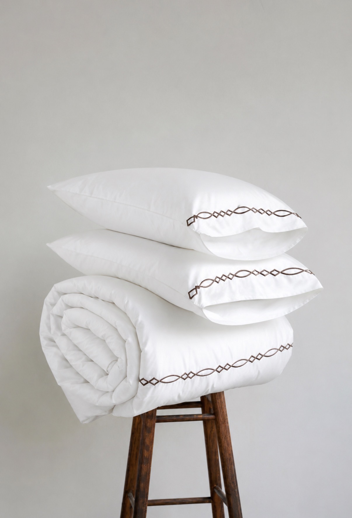 Close-up detail of the white 600TC king flat sheet fabric