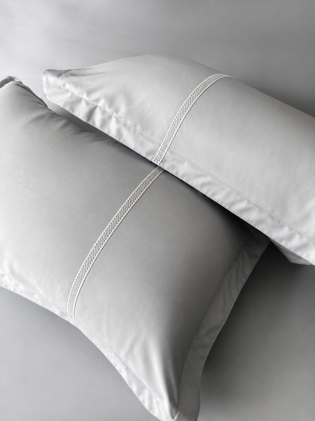 Four grey pillowcases included in the 800TC queen bedsheet set