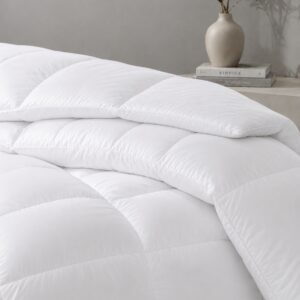 Folded white Super King-size duvet insert
